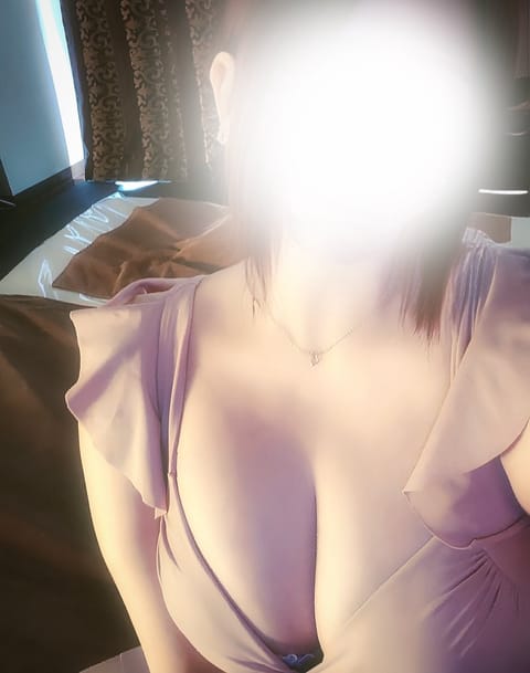 こんにちは| ε:)

本日こっそり出勤中のりこです🙌🏻

先程までのお兄さん🩷差し入れも
ありがとうございました🙏🏻
