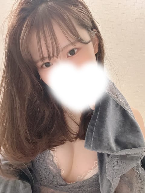 おはよう〜🥰
今日は午後の予定がなくなったので早い時間からルームで待機することにしました！🫶✨

15:30〜21:30