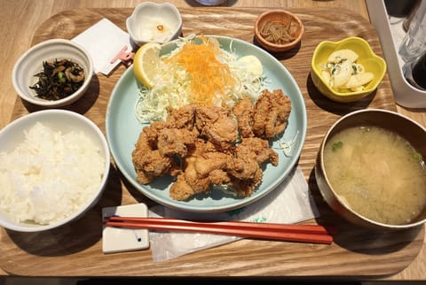今日もがめ食堂でランチして出勤したんだけど、まさかの仲良しさんと道でばったりすれ違った😂✨

満了だったから今日は4人の