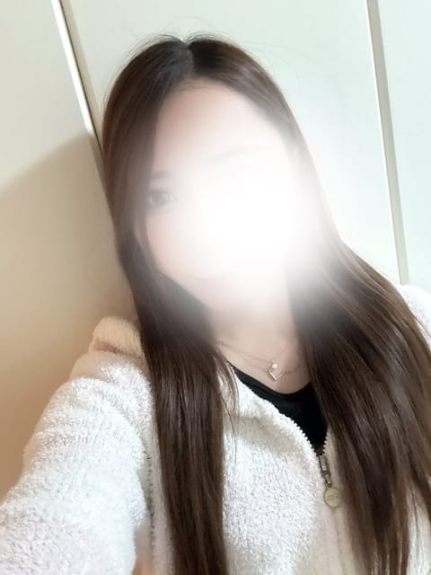 てくてく出勤中(ง ˙ω˙)ว 
今日も甘いの食べて頑張るじょ〜( •̀_•́)ง♡