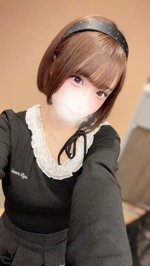 こんにちは☀

今週は明日9日（火曜日）のみ出勤してます💨💕天気良くなるといいな〜〜♥ご予約お待ちしてます💕
