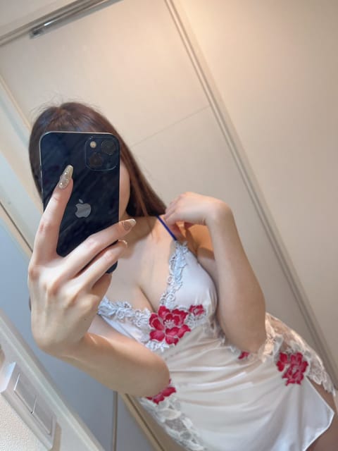 本日12:00〜18:00赤坂ルームです🪽
🈳13:50〜🫧
出勤短めですがお待ちしてます☺︎🤍
@Aroma_LEDI