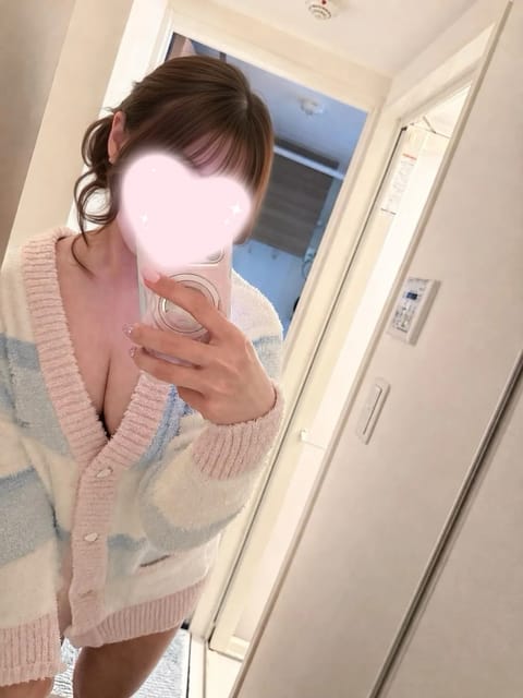 こんにちは♪
今日は風が強いね💨みんな飛ばされないように気をつけてね！
えなは無事にルームに到着して12:00-19:0