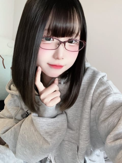 こんばんは！ユベルだよ〜👾↝

今日は18:00~2:00までいてます！💜

今日はメガネつけてきた！見に来てね〜！