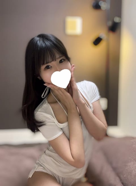 おはようございます♡

本日も出勤しました~！
平日だけど遊んでくれるかな？？
お誘い沢山お待ちしてます🌟