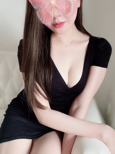 お久しぶりです🤤
最近体調悪すぎて長い間お休み頂いてました😭
久々に外の世界にでた気がする🏃‍♀️‍➡️
引きこもり中久