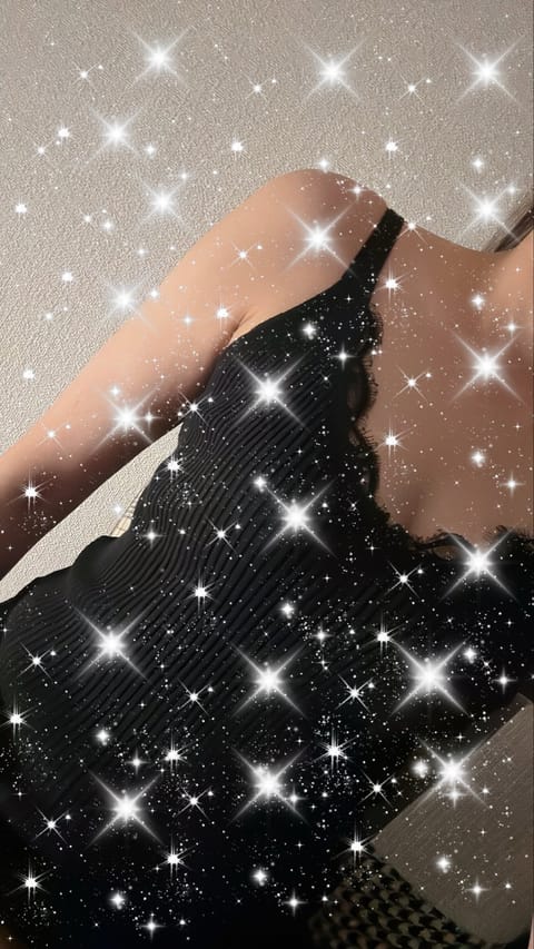 お疲れさまです♥

今日も 19:00〜1:00 出勤です🌙

1週間お疲れさまでした✨
金曜の夜、少しだけ日常を忘れて