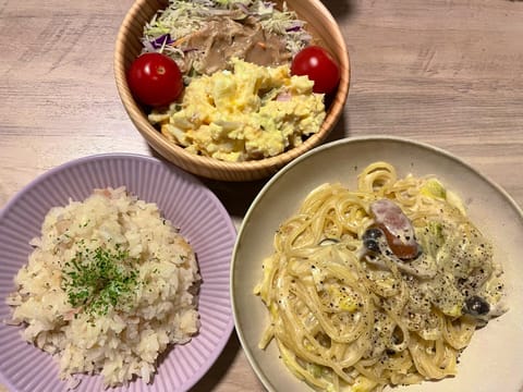 残ったグラタンのホワイトソースで
白だしと白菜のパスタ🍝✨

ポテサラもゆで卵＋してリメイク👩🏻‍🍳🪄

炊飯器でバター