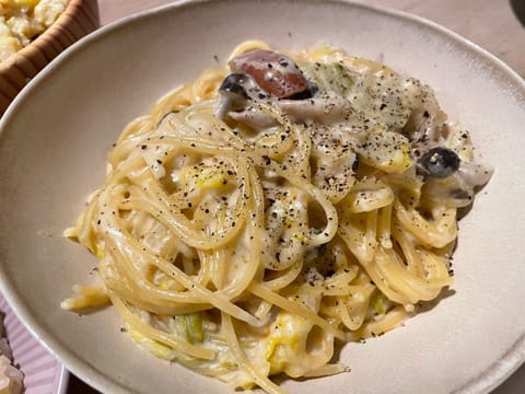 残ったグラタンのホワイトソースで
白だしと白菜のパスタ🍝✨

ポテサラもゆで卵＋してリメイク👩🏻‍🍳🪄

炊飯器でバター