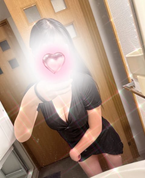 皆さんこんにちは🫧𓂃𓈒𓏸
れいなです‼️2024年お疲れ様でした^^支えてくださった皆さんのお陰で楽しい1年間を過ごすこ