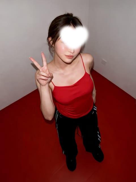 .

上から撮ってるから！
脚短くみえるけど！
違うからね！

ピースがシュール✌️笑
夜に意味わからないことしたくなる