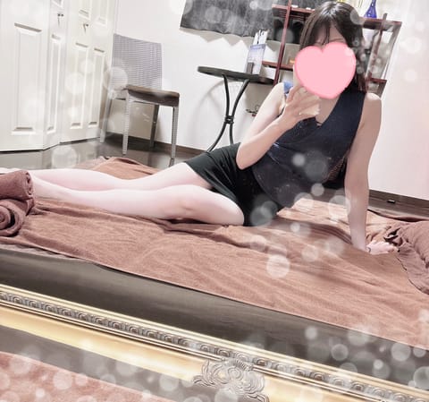 おはようございます☀️ 
雨で少し肌寒い感じですね、、お部屋適温にしてお待ちしてますね!♡

本日15時〜60分🈳　です