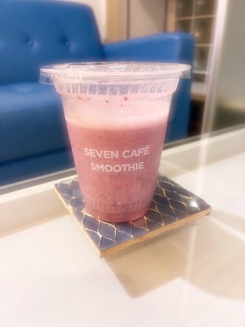 🌤️🪽┈┈┈┈┈┈┈┈┈
おはようございます☺️
セブンイレブンのスムージー🍓
半額になってました👏
初めてコンビニスム