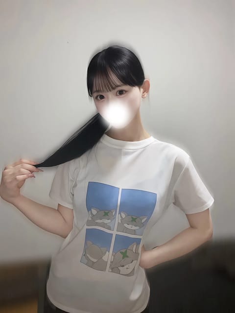 えなこって呼んで( ˶ ᷇ 𖥦 ᷆ ˵ )♡

ちなみにTシャツ前後ろ反対で着てたみたい、、🤦‍♀️笑