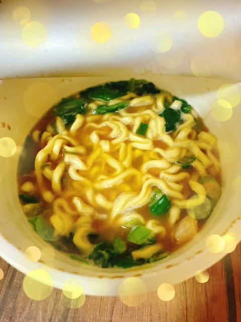 おかげさまで忙しくさせていただき、ごはんは夜中の1時にコンビニに行ってカップラーメンを食べました😂

遊びに来てくださっ