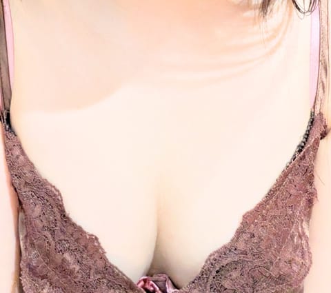 こんにちは!今日は、東新宿ルーム22:00〜5:00までいます😊お部屋暖かくして待っていますね💕