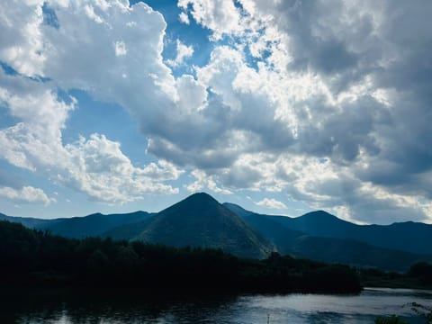 (  ु- •̫̮ - ू )こんにちは☀️

5時間くらいかけて

久しぶりの長野に着きました

３度目の長野は
はじ