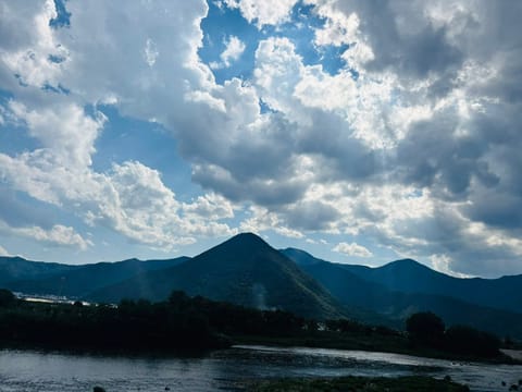 (  ु- •̫̮ - ू )こんにちは☀️

5時間くらいかけて

久しぶりの長野に着きました

３度目の長野は
はじ