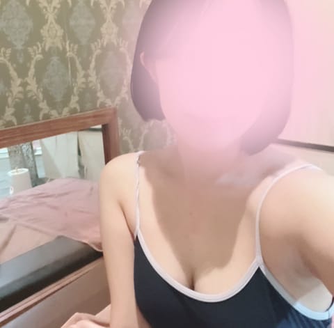おはよっ！🌞

本日19日(火)14:00-24:00でいます！
ちょっと長めの出勤😽💕

ご予約ご来店お待ちしてます🥰