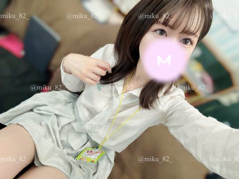 コスちゃ来てます꒰ᐡ֊ ‧̫ ֊ᐡ꒱✩

珍しくオーラスでいるのでぜひ遊びに来てね😚🤍
誕生日の後祝いも待ってます𐔌՞⁔