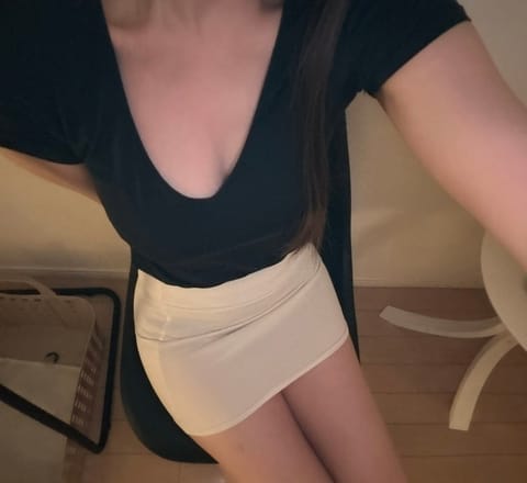 こんばんは🌛
本日21時～朝まで出勤してます！
夜の時間帯久しぶりなので会いに来てくれたら嬉しいです♡
ご予約お待ちして