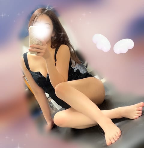 出勤してるよ〜！
次回出勤、GW明けになっちゃうから今のうちに会いに来てね☺️
あゆはレア出勤枠です！