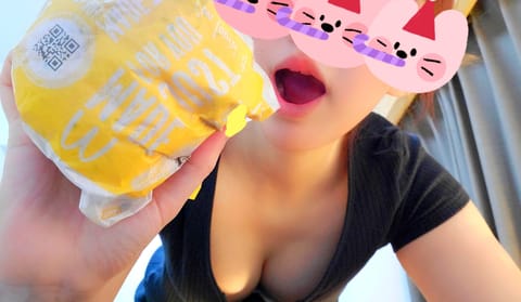 出勤前に立ち寄ったら完売してた泣
悲しみのマック食べました…🥺

今日は23時まで！
秋葉原で待ってますね🐰💕

#メン