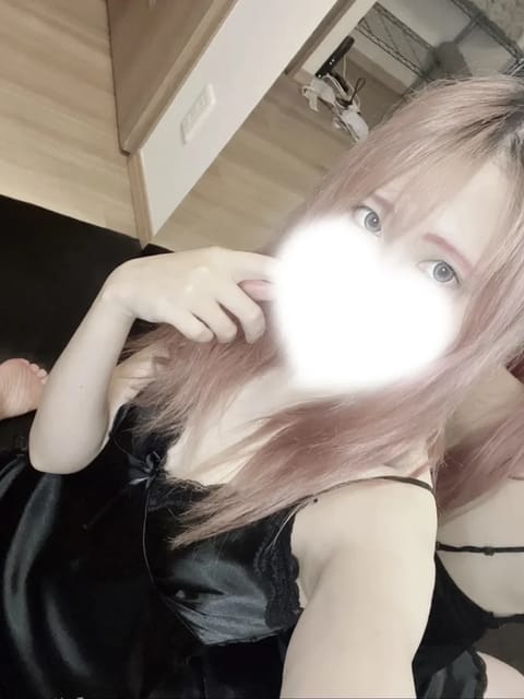 このあと1時から空きが出ましたので、まだまだお待ちしております☺️💕
水曜日でも夜更かしできる方、楽しみましょう(*˘