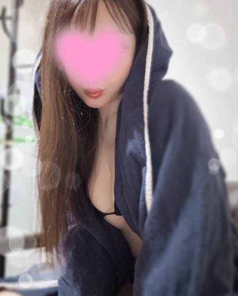 本日もありがとうございました🧸💓
ほぼ🈵枠でした💓
3名の方に来て頂き今日も嬉しかったです💓指名されるとどきどき感が増す