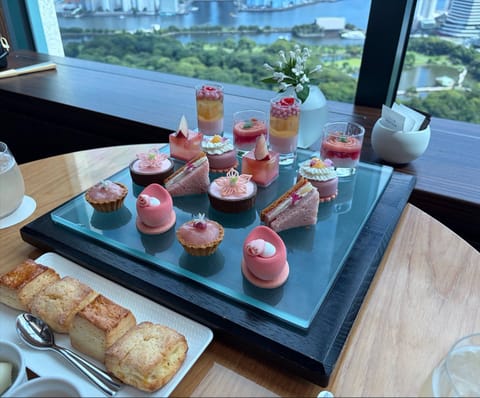 どんだけ食うねんってくらいフードファイターだけど許してね🥺
いっぱい食べる女の子好きでしょ？？

10日水着撮影。。。汗