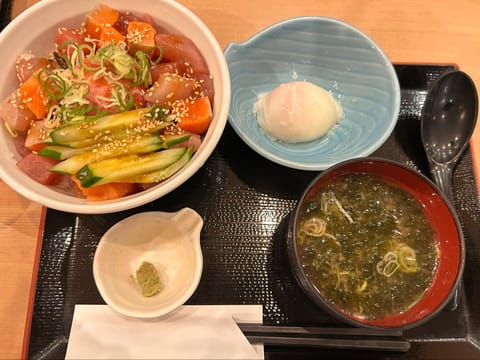 昨日食べた
海鮮丼美味しかった(●´ω｀●)