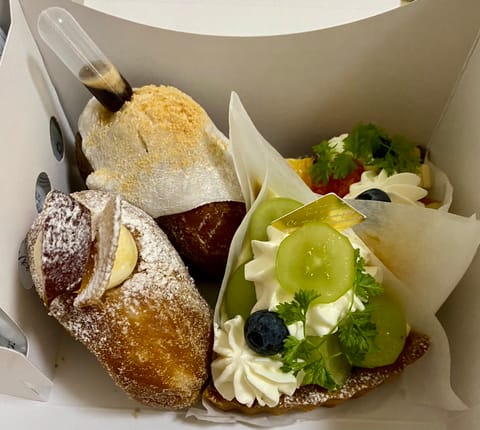 出勤しました！
本日もよろしくお願いします🥺
事前予約ありがとうございます😭
とっても嬉しいです！！
前回差し入れたくさ