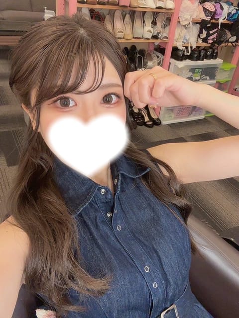 昨日もお誘いしてくれたお兄さんありがとうございました（՞>⩊<՞）💗
今日は赤坂ルームにいます🏠𖤐 -