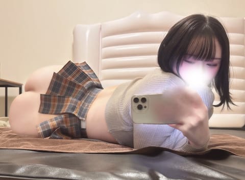 本日池袋ルーム出勤です❣️

✨️18時～翌3時✨️

夜更かしさんも、お疲れさまさんも待ってるよ🫶🏻
いっぱい癒して、