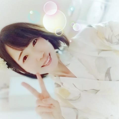 本格的な夏が
やって来ましたね🎆🎇

今年の夏も

赤🩷青🩵黄🧡？🤍
毎日
色々な👘で皆様をお出迎え✨

素敵な夏の
始