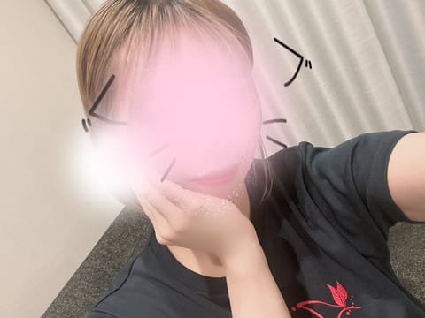 未莉お部屋到着です！
本日は16:00〜23:00です✨
今日も日中に週一ピラティス頑張ってきたよん😼
姿勢がはじめた時