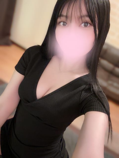 明日20時-4時出勤します🪽

今週は明日のみの出勤なので
枠埋めてくれると嬉しいです🩵

今日花粉症対策の
注射打って