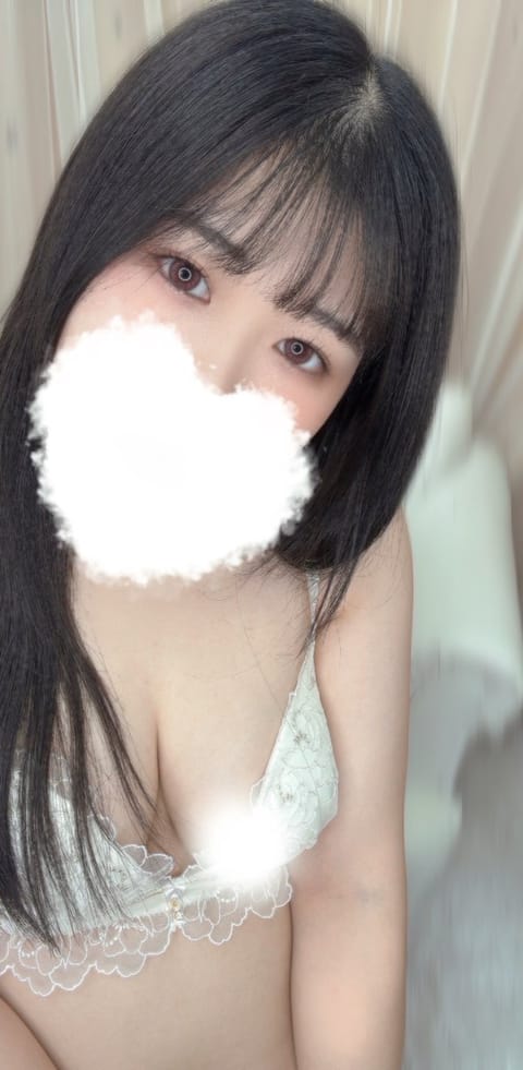 はじめまして〜れのんです🦖ᩚ🤍
今日LYNX初出勤します！！
高田馬場ルームに

 21:00~5:00まで出勤してます