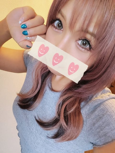 ヘアチェンジしたぁ💕かわちぃ！ギャルみ増し～💋
色黒なのに写メだと肌白くなっちゃうなぁ😂😂