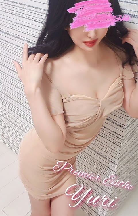 梅雨入りしましたね☔
この時期になると首周りが暑くて💦
でもロングヘアーが好きだし。。。
毎年、切ろうか葛藤しています💇