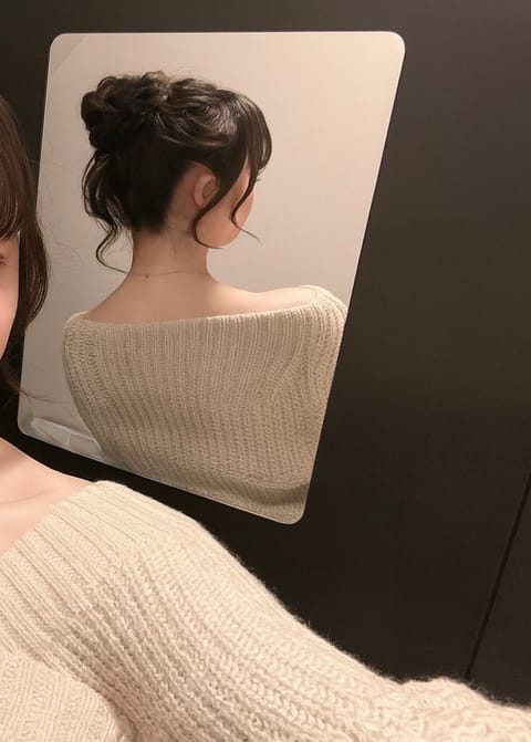 今日出勤だよぉ〜っ  ᴗ^🎀
この写真じゃないけど髪染めました♡♡