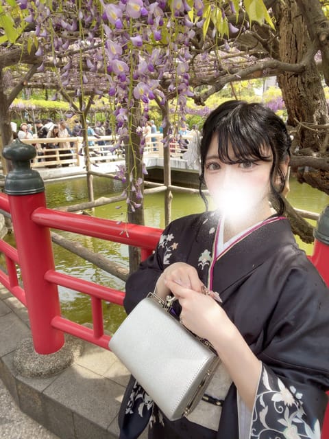 藤まつりに行ってきました✨
藤の花⇒薔薇⇒紫陽花
これから素敵なお花がたくさん咲く季節ですね·͜· ❤︎
藤の花も上品で