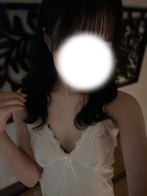 おはようございます☀️
昨日髪を染めて大人っぽくイメチェンしました✂️🖤
本日います！ご予約お待ちしております( - ·