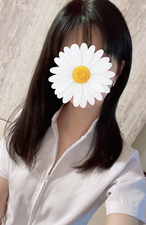 出勤してます🌼
ラスストで涼みませんか？？ご予約お待ちしてます٩( 'ω' )و 

今日も暑いですね🔥
最近HANA(