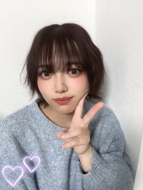 こんばんは🌛
ショートカットのストレートに飽きたのでまた巻いてみました！
伸びかけショートのヘアセットに困っています😭
