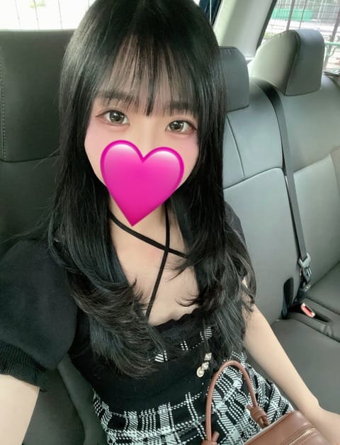 本日20:30〜5：00で出勤します🩷
今雨降っちゃってるので足元気をつけてルームに来てください🙇