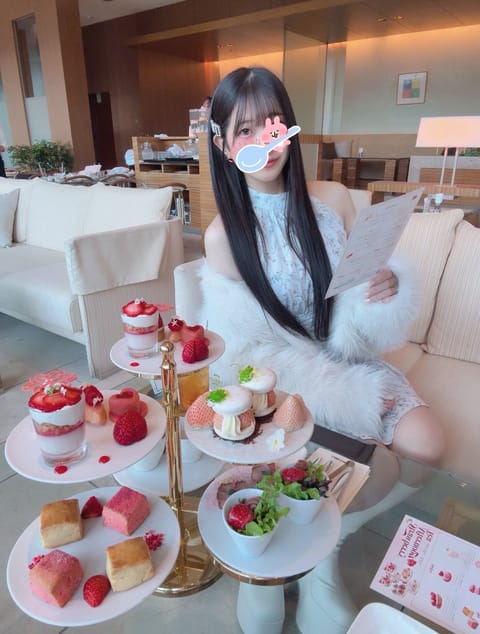 明日は新宿三丁目です🌸♡
ご予約はDMお待ちしております🤍

【姫予約】
日にち：
時間：
メニュー：
お客様名：
電話