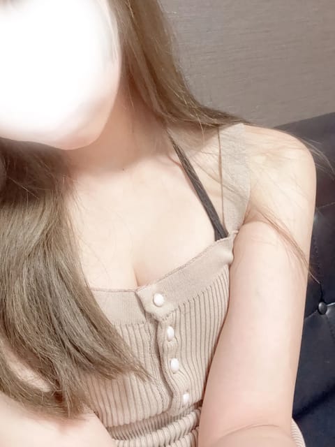 はじめまして♡もなです🧸
今日初出勤になります…！
人生初なので緊張します🥹

早速、先ほどのお兄様！ありがとうございま