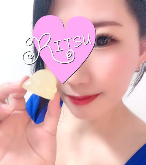 大好きなガチャポンでゲットした、
ちゅるんちゅるんの可愛い生物👻

ナタデココみたい🤤

こうしていつもお気に入りのアイ