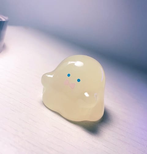 大好きなガチャポンでゲットした、
ちゅるんちゅるんの可愛い生物👻

ナタデココみたい🤤

こうしていつもお気に入りのアイ